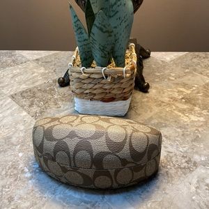 🐴Coach Signature Clam Shell Sunglasses Hard Case🐴